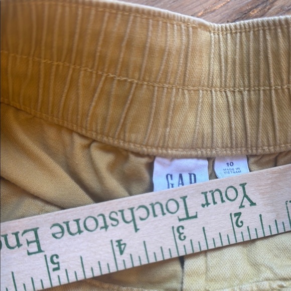 Gap shorts yellow women’s size 10 - Picture 3 of 9